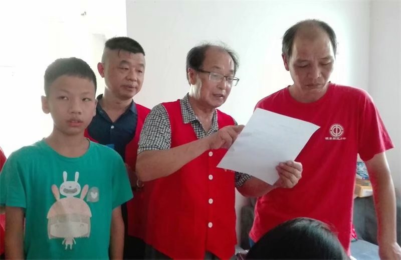 馨欣公益益阳市赫山区城区走访贫困学生