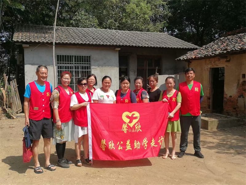 馨欣公益益阳市资阳区张家塞与过鹿坪走访贫困学生
