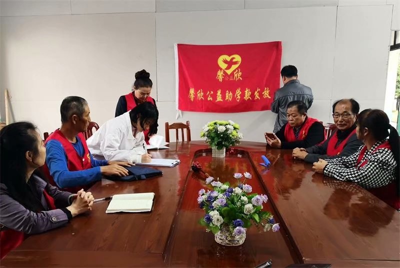 馨欣公益益阳长春经开区中学与过鹿坪中学发放助学款