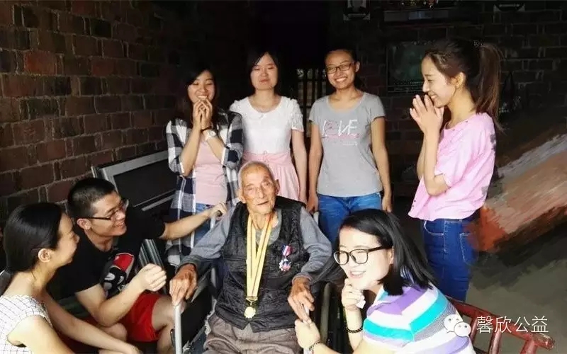 馨欣公益纪念抗战胜利七十周年慰问抗日老兵