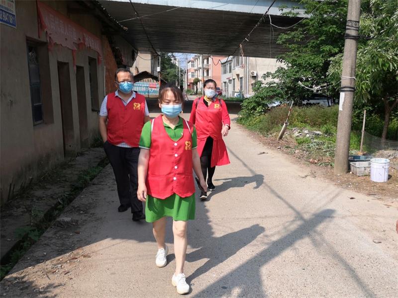 馨欣公益益阳市资阳区走访东门口小学贫困学生