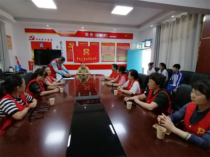 馨欣公益益阳市六中初中部与东门口小学发放助学款