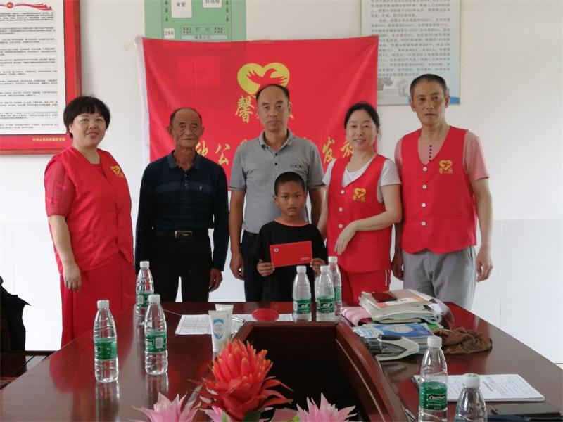 馨欣公益益阳市资阳区张家塞乡与沙头镇发放助学款