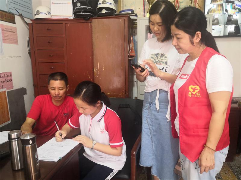 馨欣公益益阳市桃江县桃花江镇发放助学款