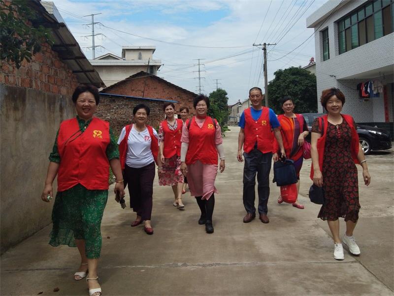 馨欣公益益阳市资阳区长春镇走访贫困学生