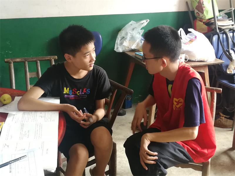 馨欣公益望城白箬铺镇慰问贫困学生发放助学款