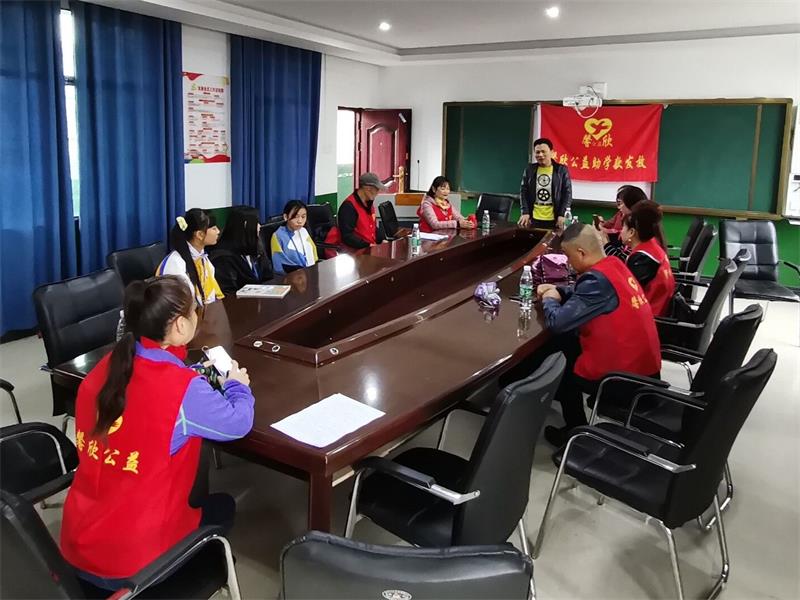 馨欣公益益阳市资阳区沙头镇与张家塞乡发放助学款