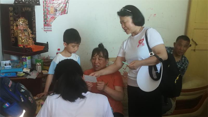 三社联动：馨欣公益宁乡关山走访核实贫困儿童家庭