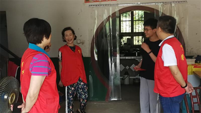 馨欣公益党支部长沙市望城区白箬铺镇关爱贫困学生