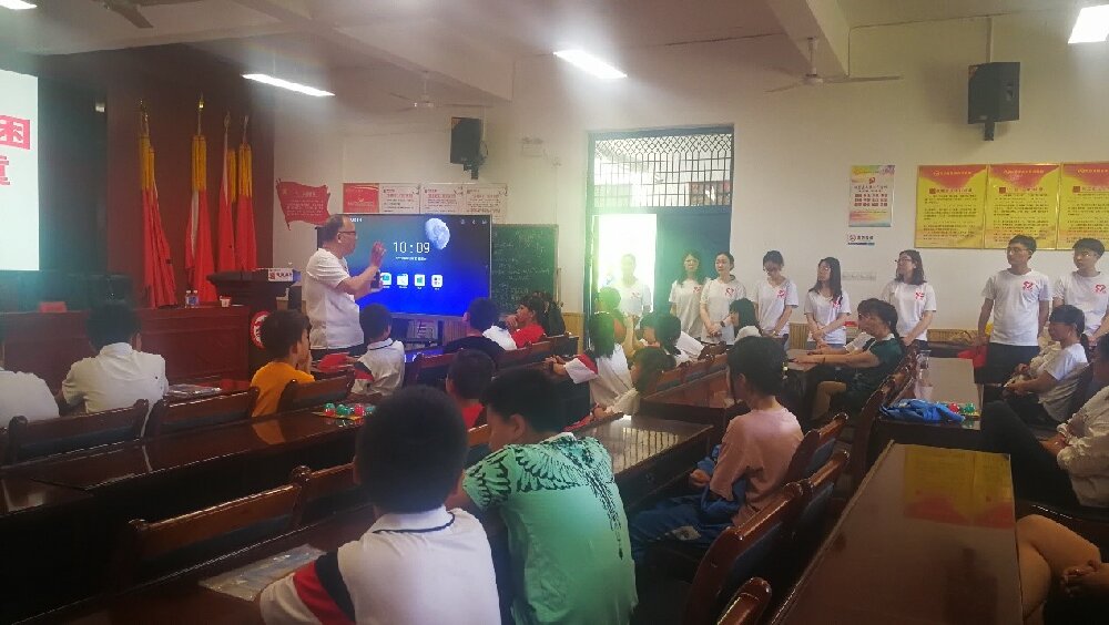 三社联动：馨欣公益长沙高新区白马中学举行关爱主题活动